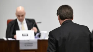Defesa de Bolsonaro pede liberdade do ex-presidente com base em sessão sobre Moraes
