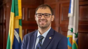 TRE-RJ suspende porte de arma e autoriza inquérito contra deputado