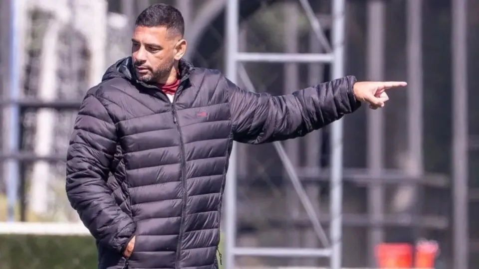 Diego Souza desabafa sobre caso de licença de técnico e critica Mancuso: