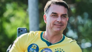 Voto de Flávio contra o fim da escala 6x1 pode ser um