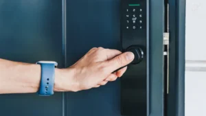 Os 5 motivos para instalar uma fechadura inteligente na sua casa