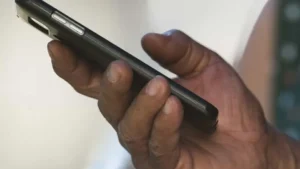 Governo Lula cria programa para bloquear celulares usados para golpes de dentro de presídios