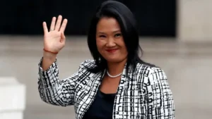 Keiko anuncia veto a cabelo comprido em meninos e maquiagem em meninas nas escolas do Peru
