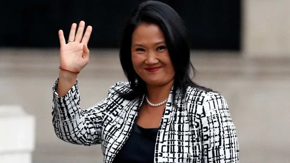 Keiko anuncia veto a cabelo comprido em meninos e maquiagem em meninas nas escolas do Peru