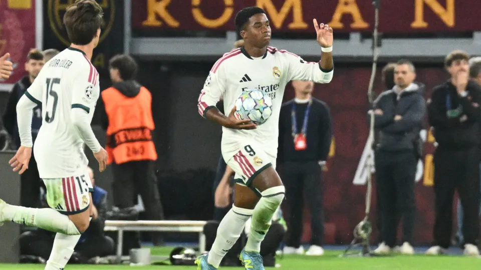 Endrick brilha contra Roma, recebe elogio de Mourinho e Real Madrid vence