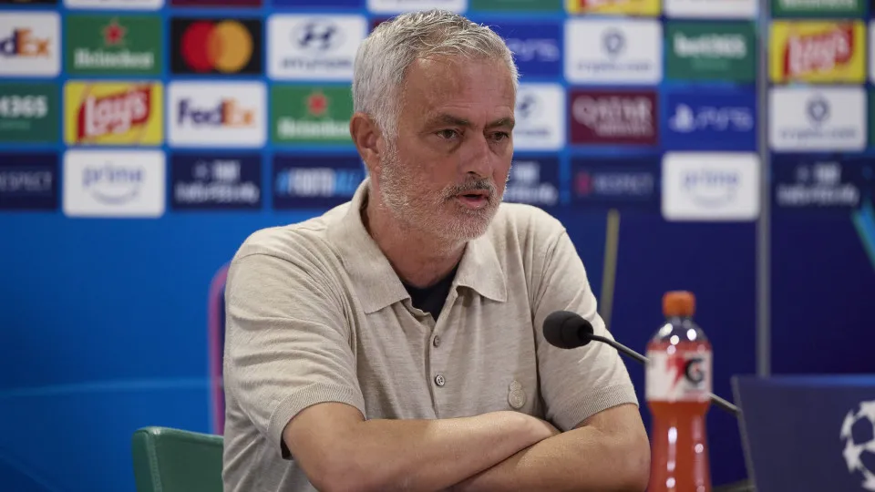 Mourinho se revolta com punição a Vini Jr.: