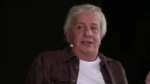 Marco Nanini é vaiado após interrupção de peça por problema com intérprete de Libras