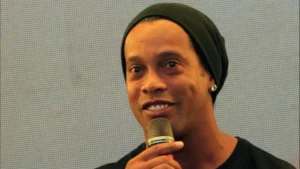 Ronaldinho Gaúcho anuncia volta aos gramados pelo italiano Ravenna