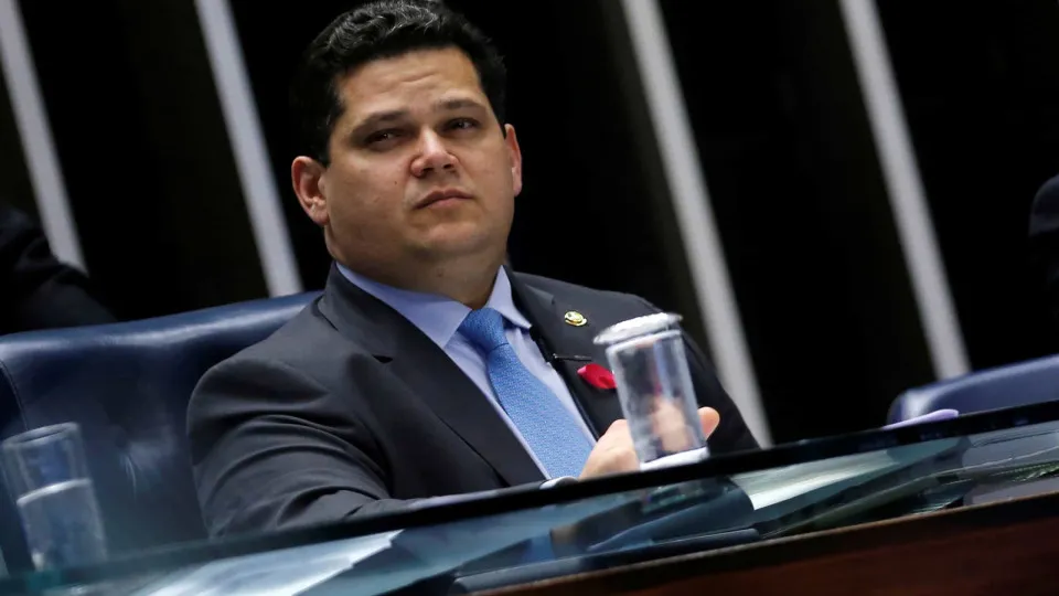 Senado: Alcolumbre recebe apoio de União e PP para isolar Tereza