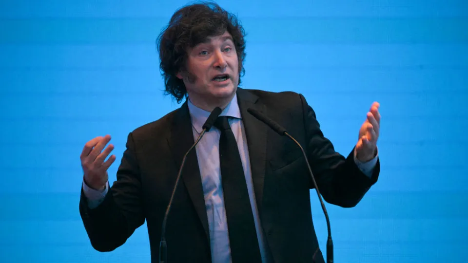 Oposição da Argentina exige explicações de Milei sobre fuga de Flávio