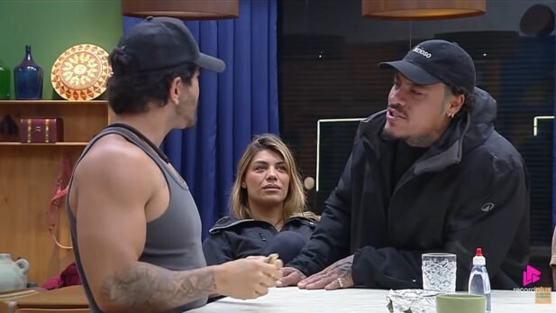 Briga generalizada tomou conta de "A Fazenda 18". (Foto: Reprodução/Record Plus)