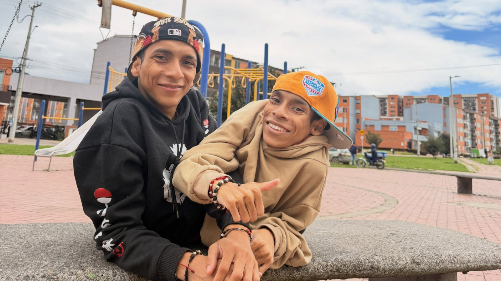 Gêmeos siameses equatorianos que compartilhavam rotina nas redes sociais morrem aos 27 anos com horas de diferença (Foto: Reprodução/Instagram)