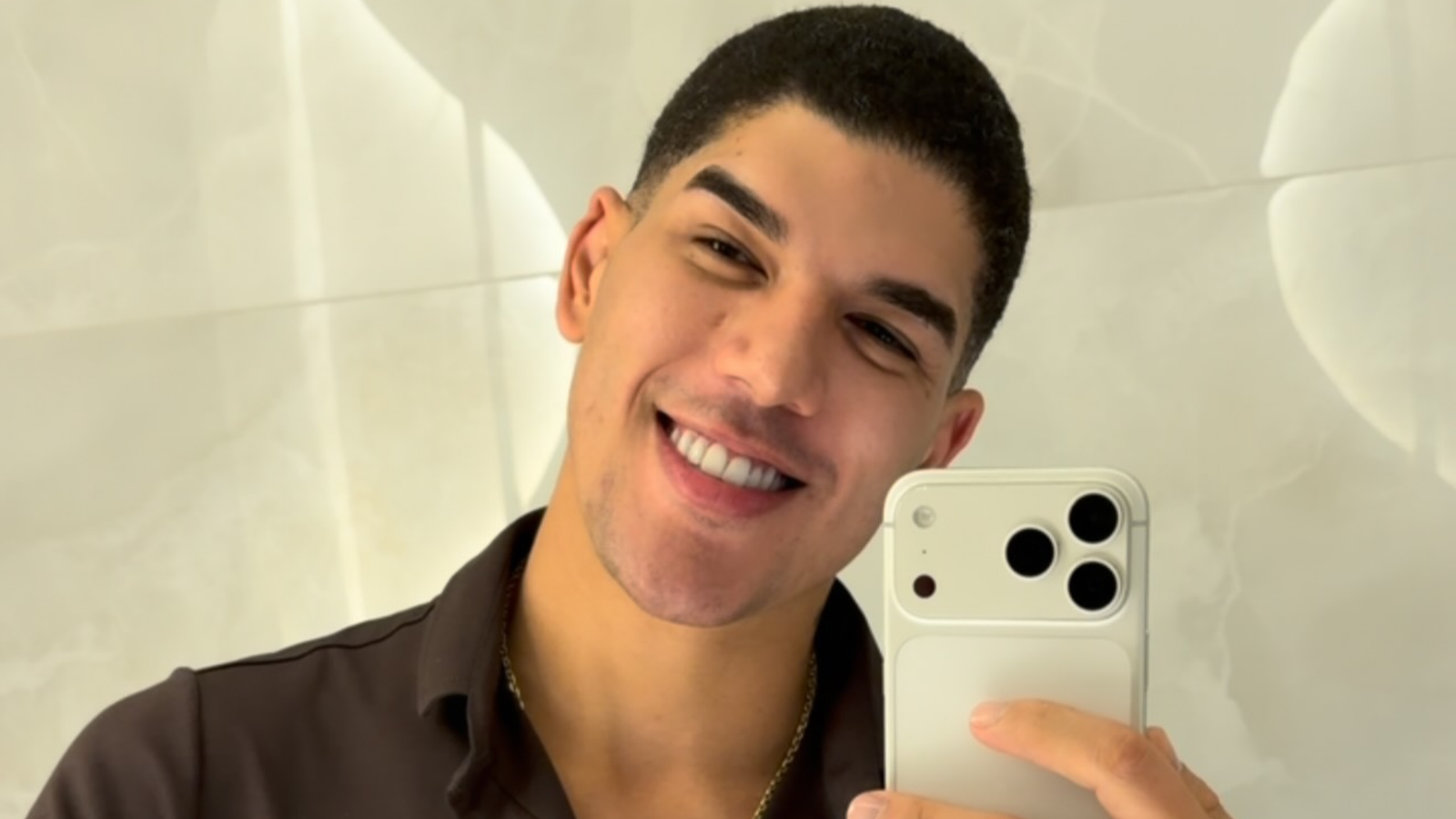 Zé Vaqueiro muda hábitos, corta o álcool e exibe novo físico nas redes sociais; veja o antes e depois