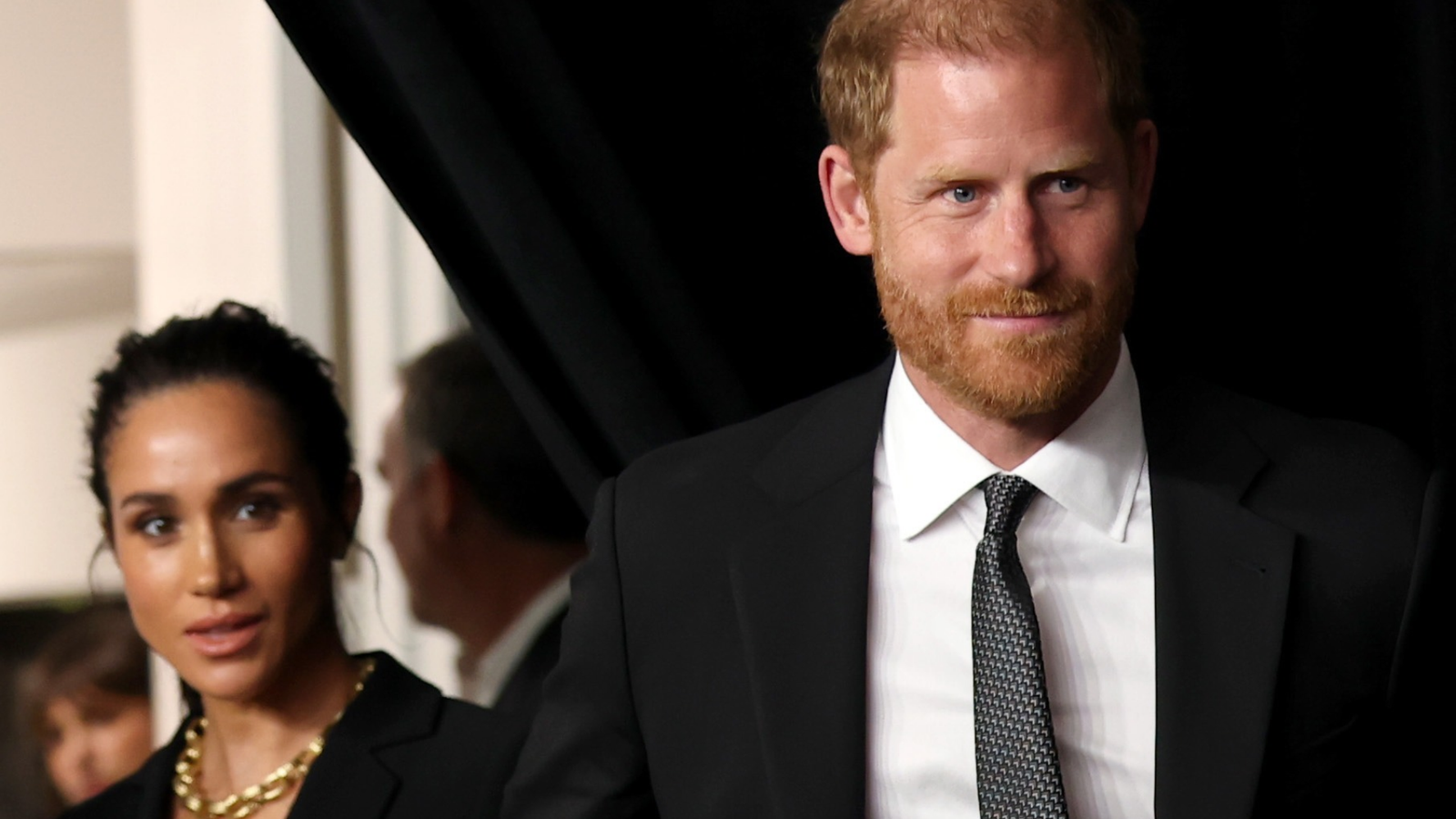 Harry e Meghan Markle não aceitaram decisão da rainha Elizabeth II sobre saída da realeza: