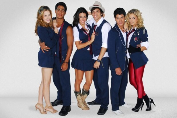 Sophia Abrahão, Micael Borges, Mel Fronckowiak, Chay Suede, Arthur Aguiar e Lua Blanco estrelaram a versão brasileira de "Rebelde"