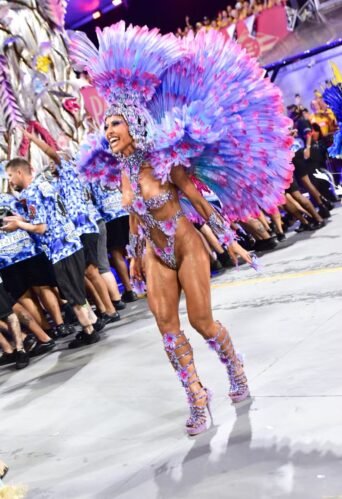 Sabrina Sato desfilando para a Gaviões da Fiel no Carnaval deste ano, no Sambódromo do Anhembi, em São Paulo