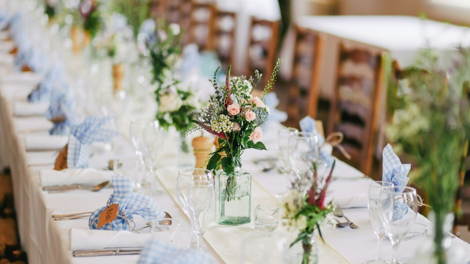 Casamento causa polêmica nos EUA após salão de festas se recusar a devolver dinheiro por motivo surpreendente. (Foto: Unsplash)