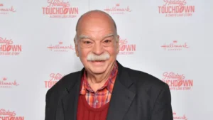Morre Richard Riehle, ator de